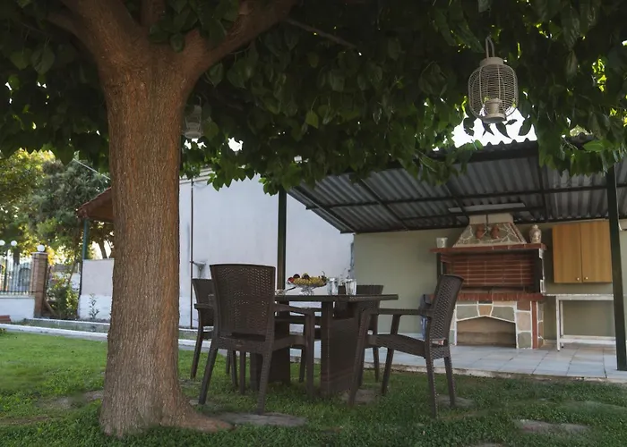 Roots House Pozar * Piperies